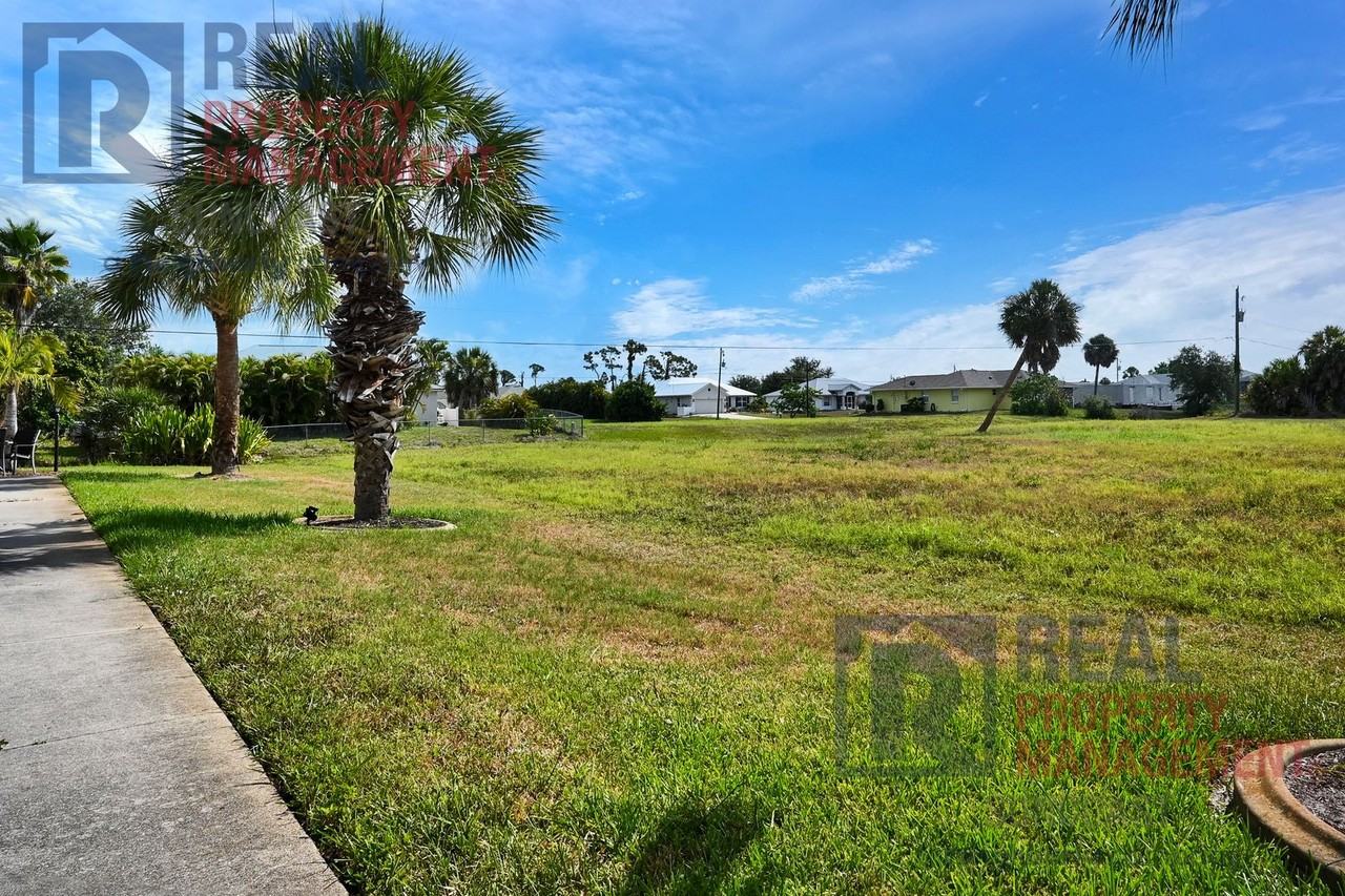 230 Rotonda Blvd W #A - Photo 5 of 33