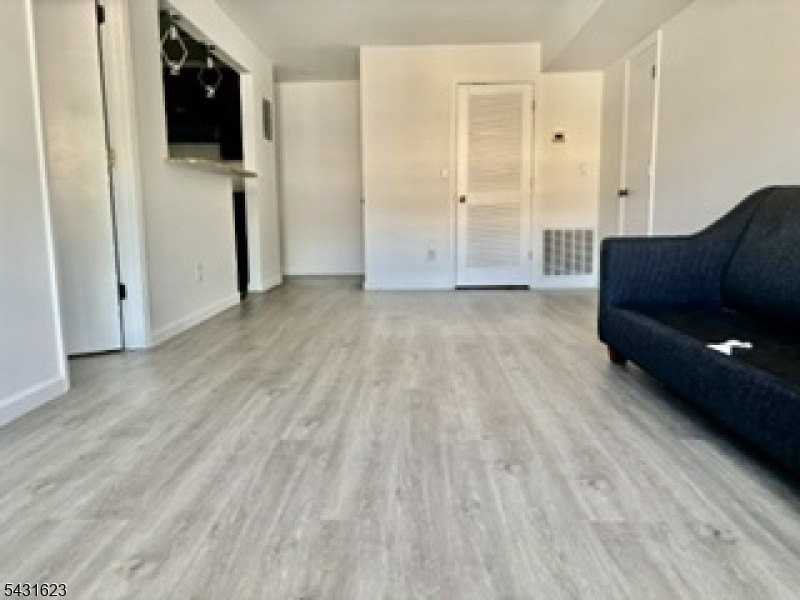 392 College Dr - Photo 4 of 19