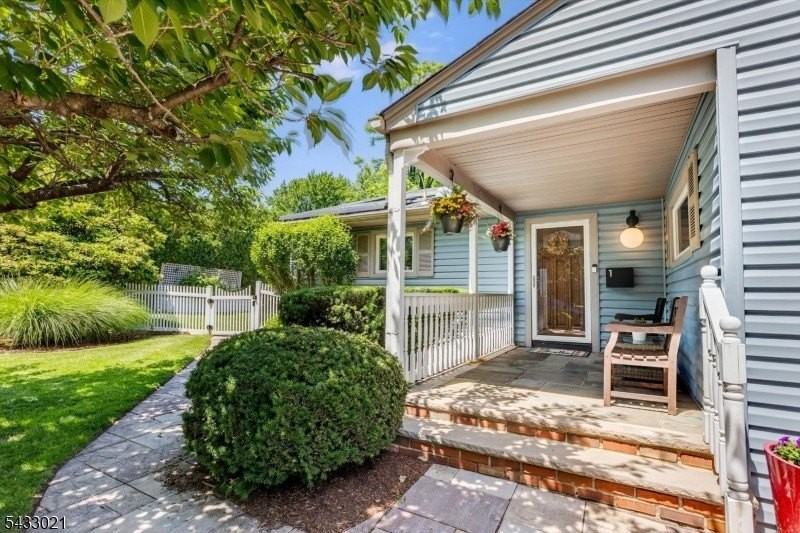 13 Forest Rd - Photo 2 of 29