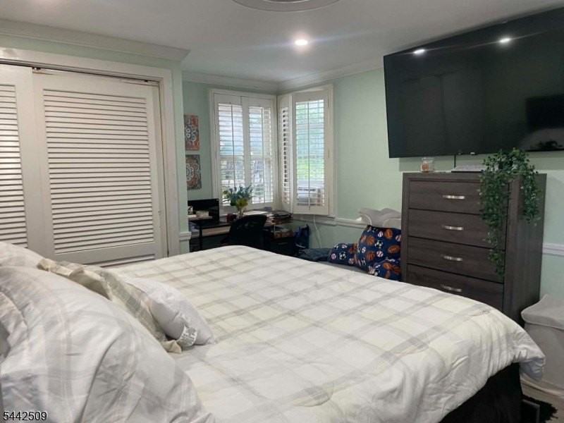 46 Oak Tree Ln - Photo 3 of 16