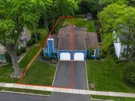 featured image of 221 Myrtle Ave
