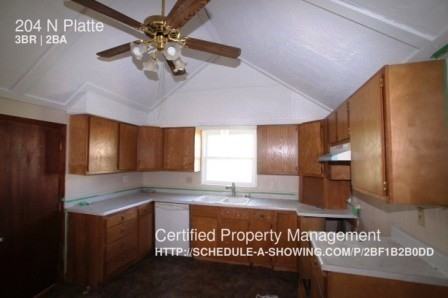 204 N Platte Ave - Photo 3 of 5