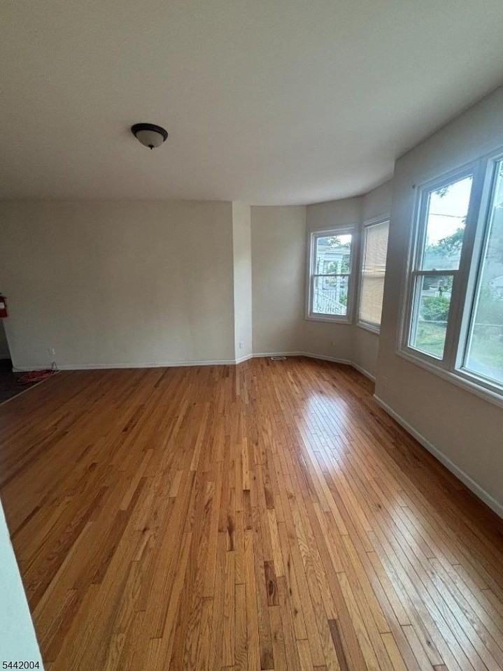 120 Orange Ave - Photo 3 of 14