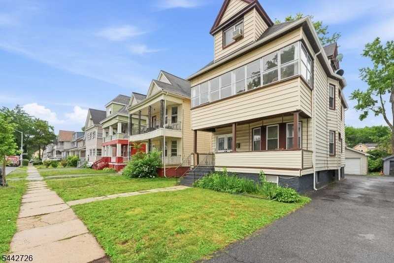 51 Edgar St #1 - Photo 3 of 24
