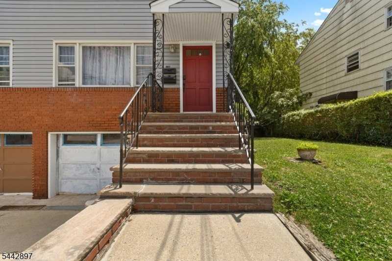 1755 Winfield St Apt 2 #2 - Photo 3 of 23