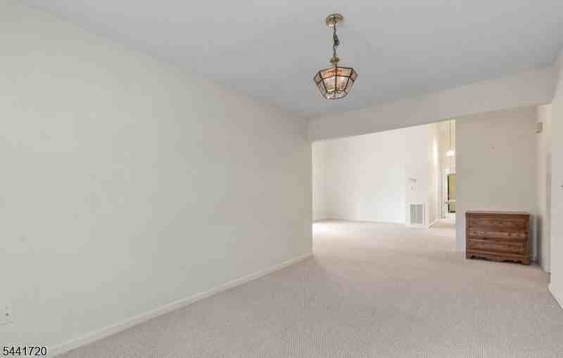 82 Smithfield Ct - Photo 3 of 30