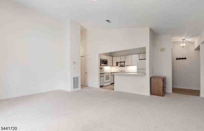 82 Smithfield Ct - Photo 5 of 30