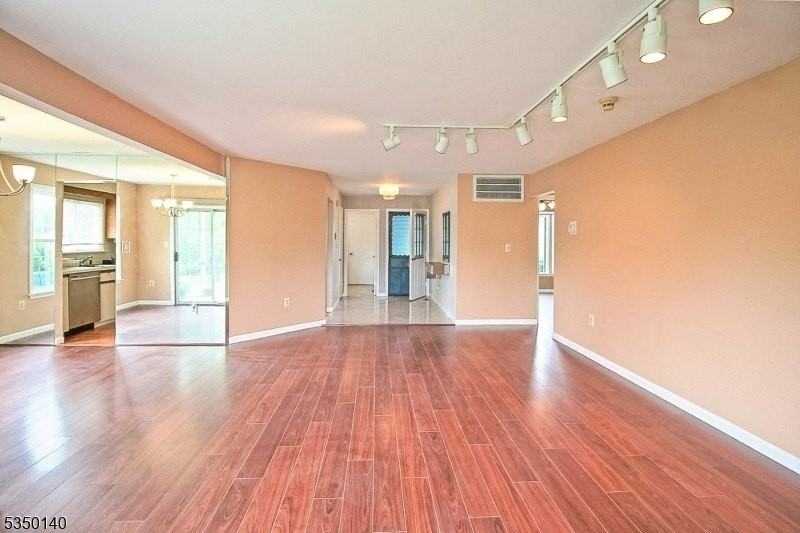 2A Bristol Ct - Photo 5 of 25