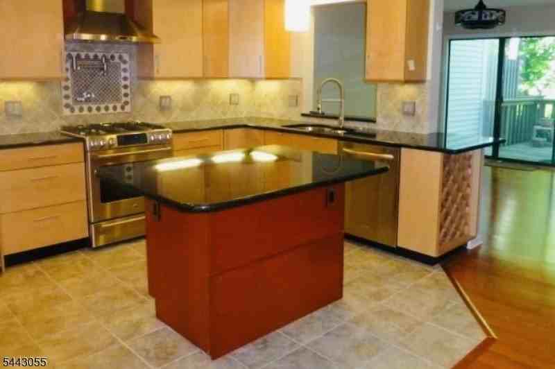 48 Aberdeen Dr - Photo 2 of 18