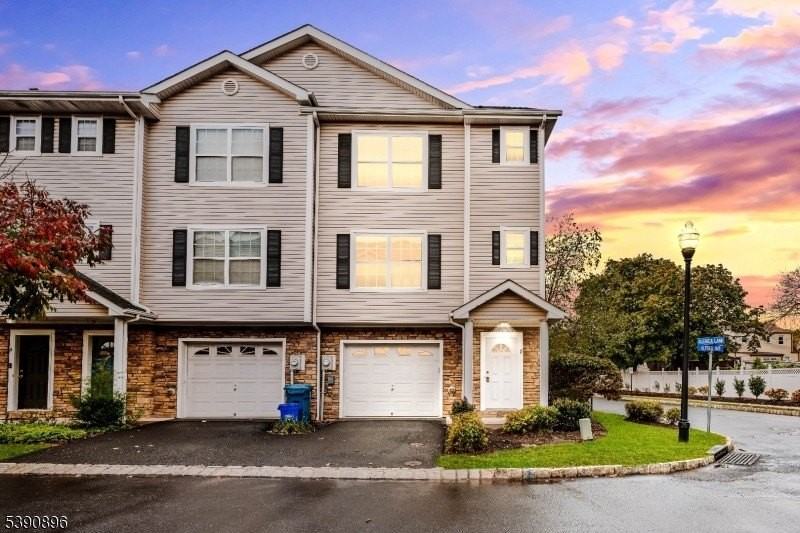 8 Alfred Ave - Photo 2 of 31