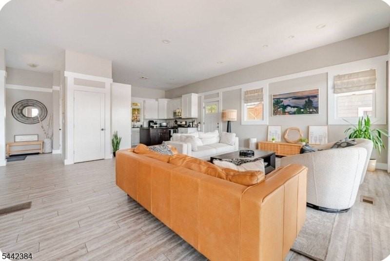 307 Lakeside Blvd - Photo 4 of 38
