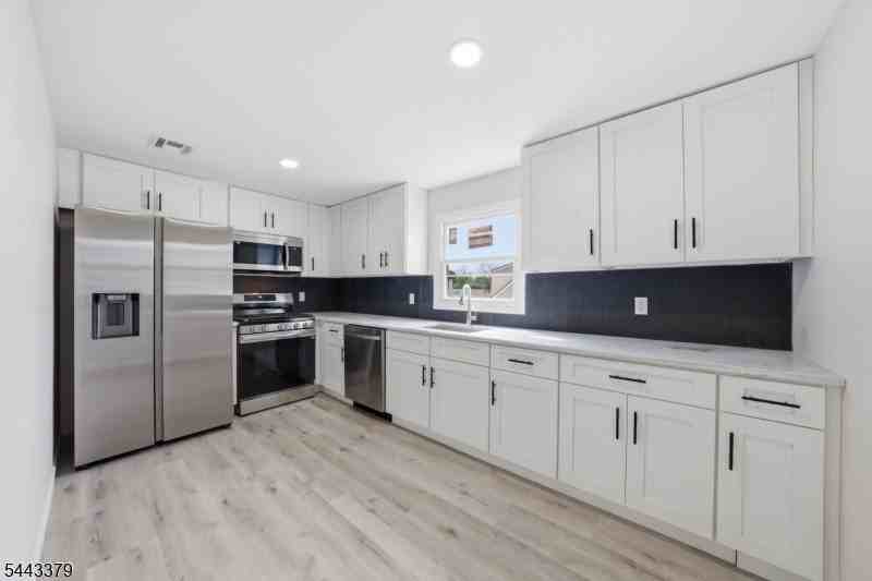 551 Schuyler Ave #2 - Photo 5 of 16