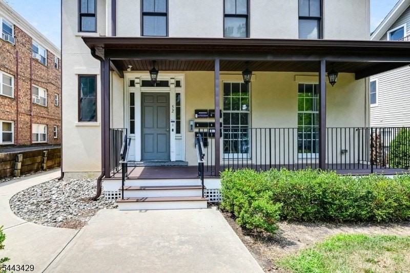 52 Elm St - Photo 2 of 21