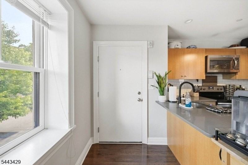 52 Elm St - Photo 5 of 21