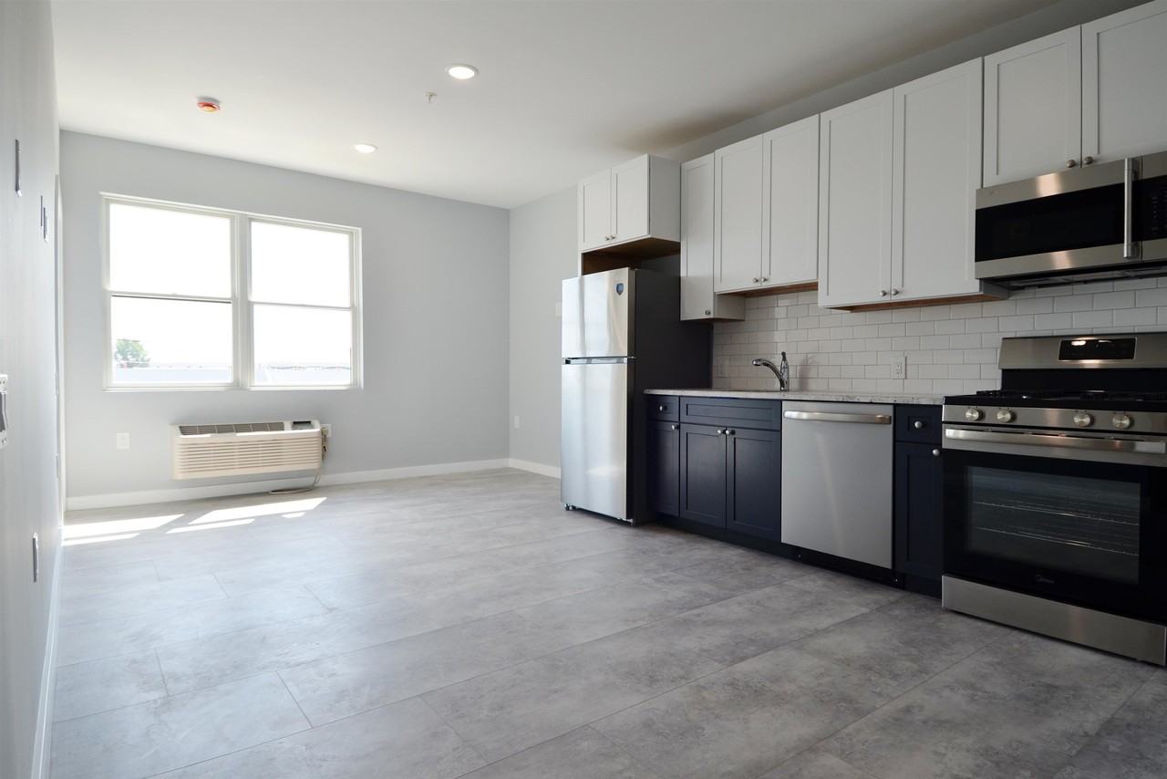 82 E 31st St #202 - Photo 4 of 13