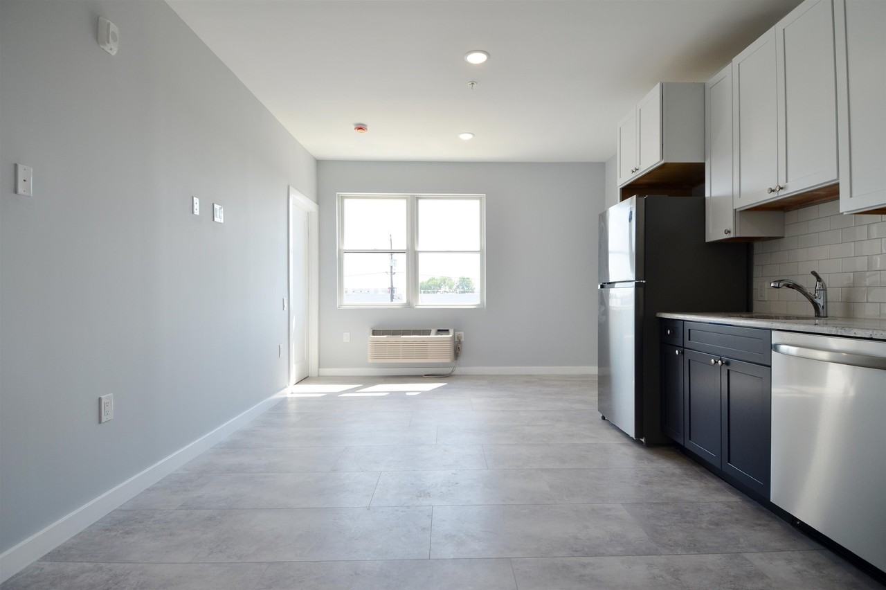 82 E 31st St #202 - Photo 5 of 13