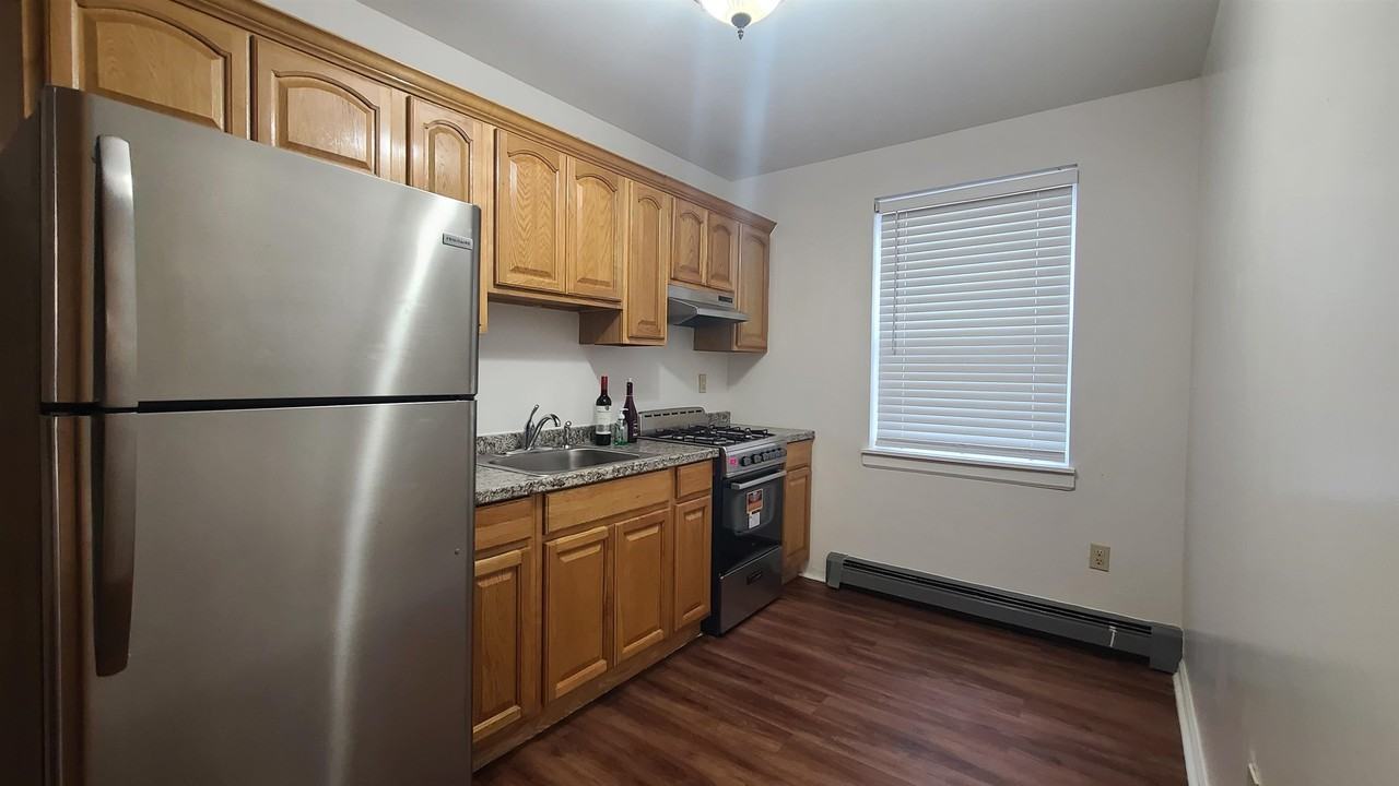 134 71st St #GR - Photo 4 of 11