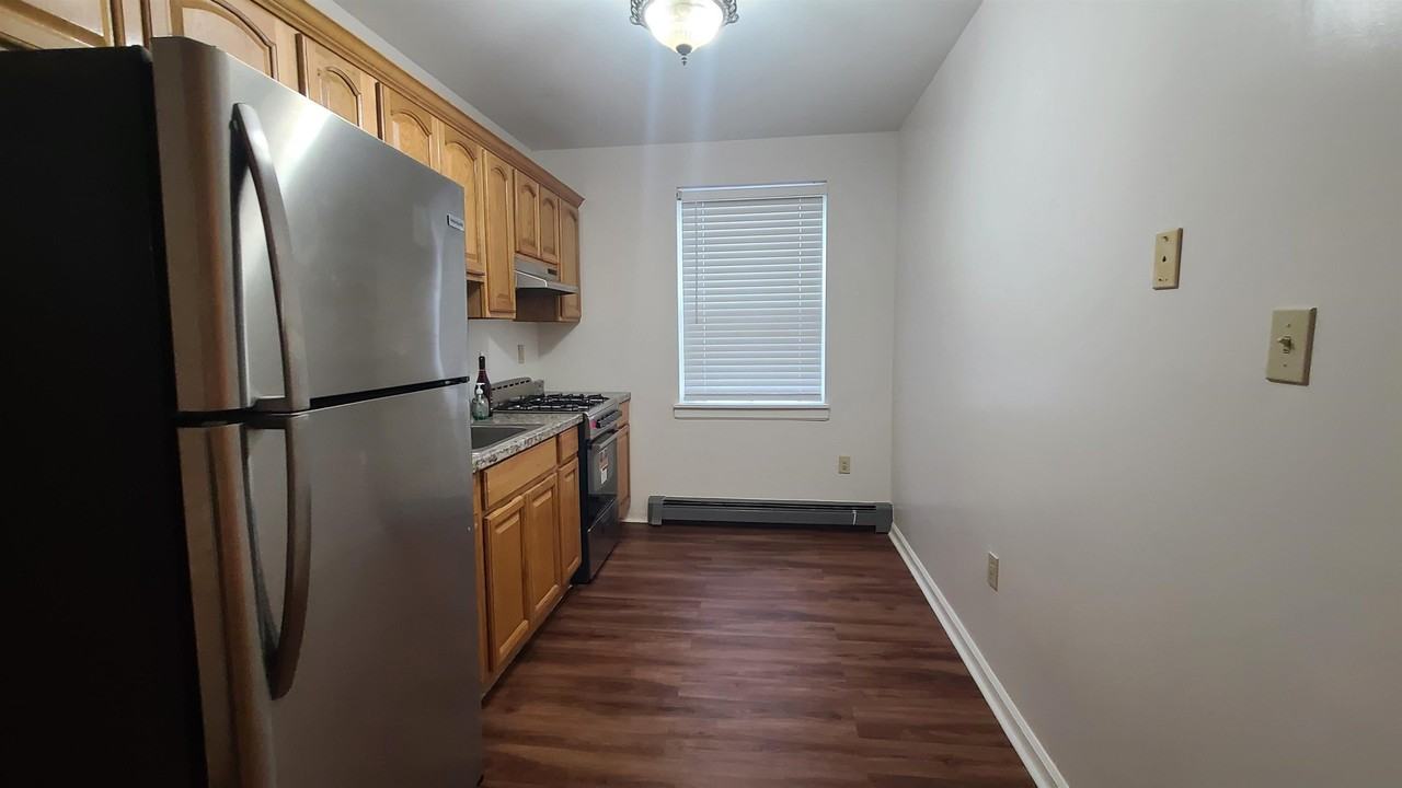 134 71st St #GR - Photo 5 of 11