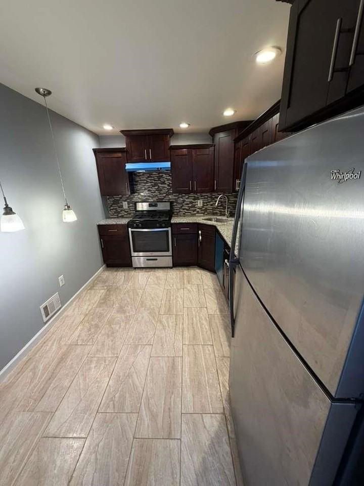 7 Holly St - Photo 2 of 16