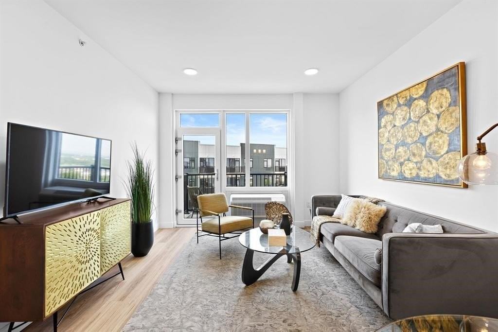 5711 Kennedy Blvd #203