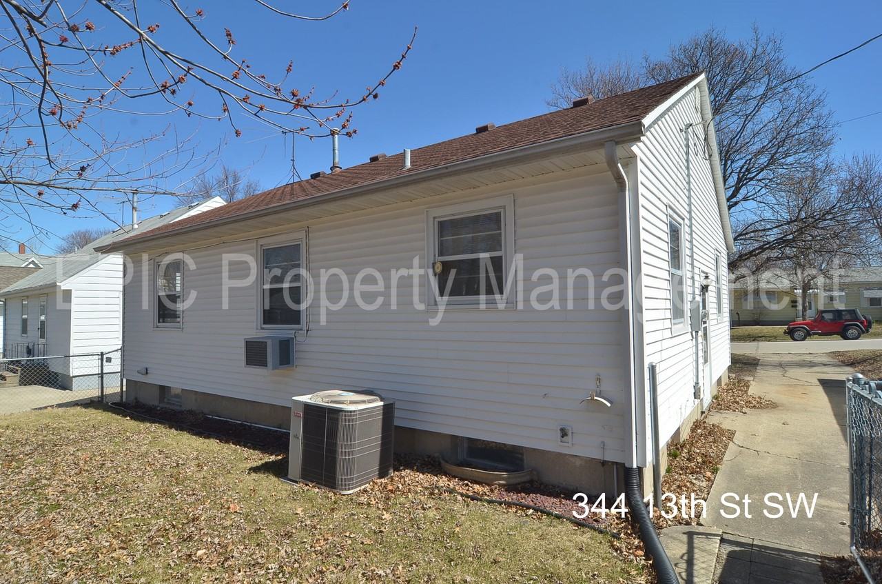 344 13th St SW #1 - Photo 2 of 10