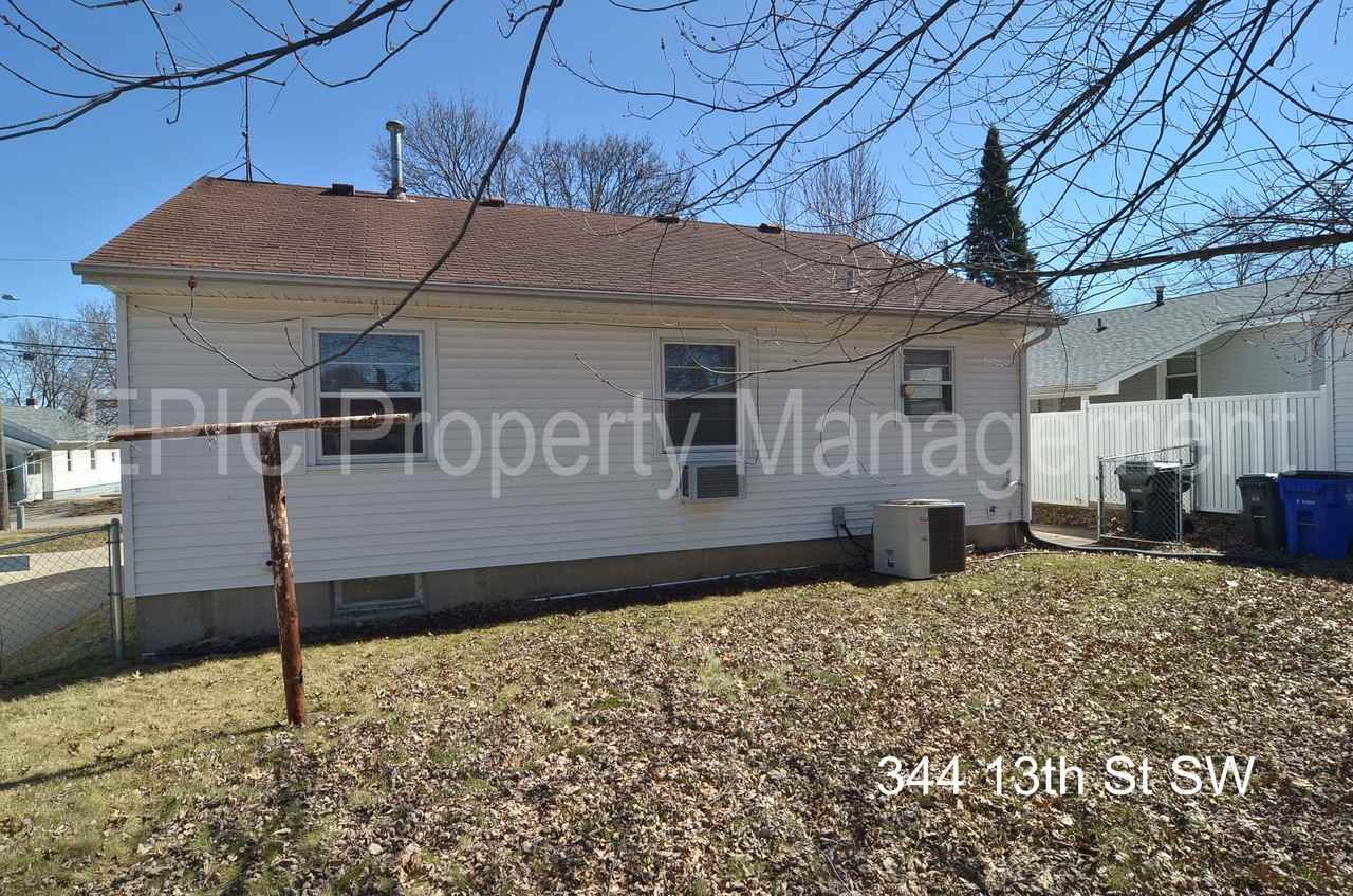 344 13th St SW #1 - Photo 3 of 10