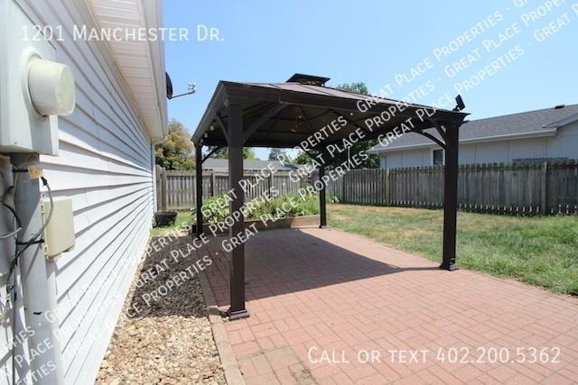 1201 Manchester Dr - Photo 3 of 37