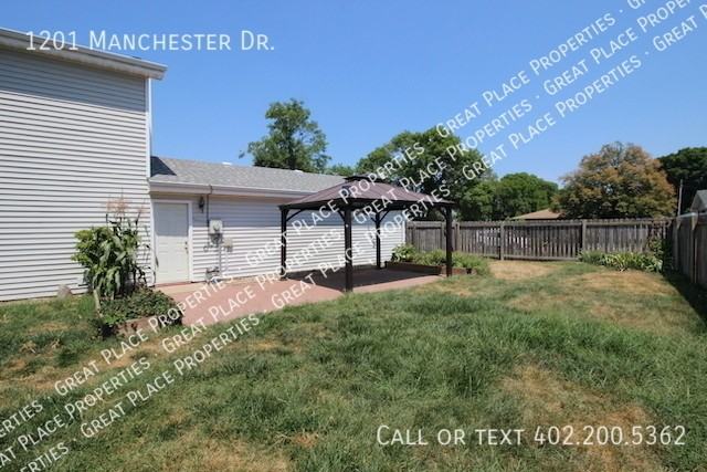 1201 Manchester Dr - Photo 6 of 37