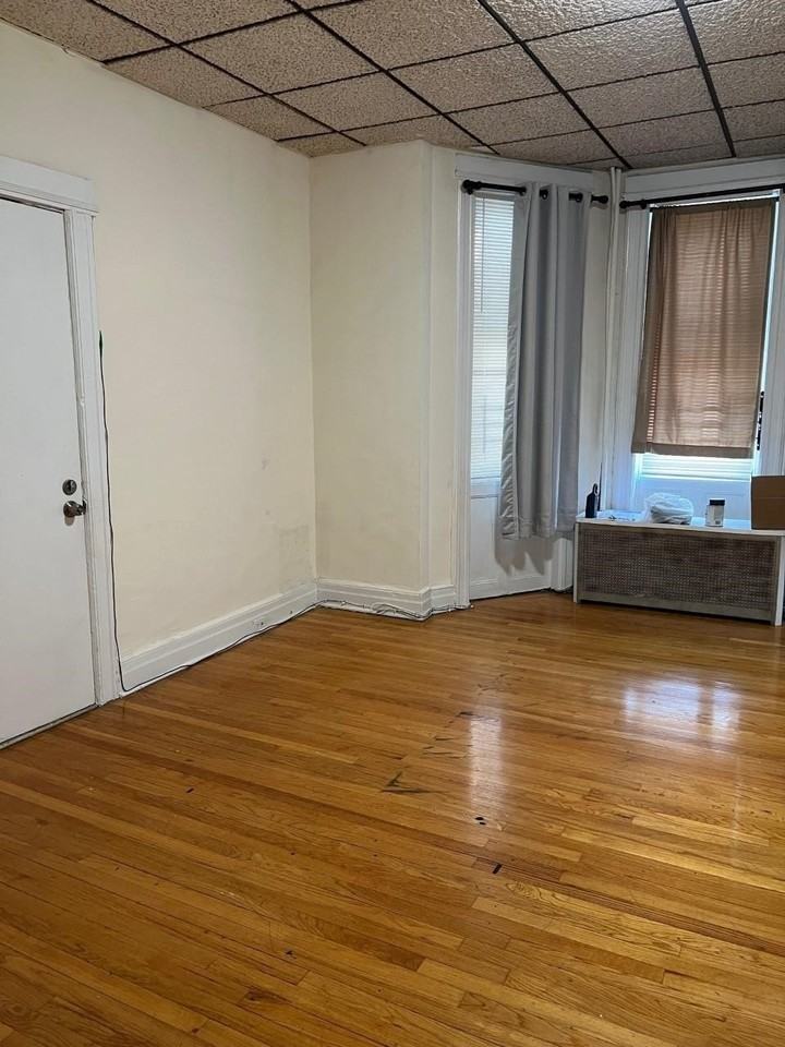 381 Baldwin Ave #1 - Photo 3 of 10
