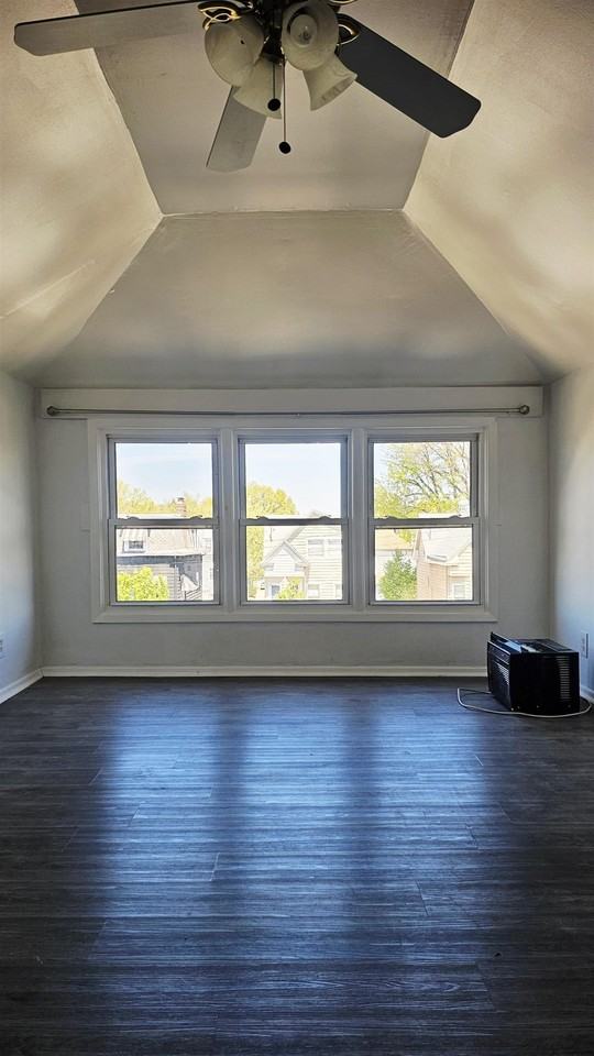 86 W 34th St - Photo 2 of 10