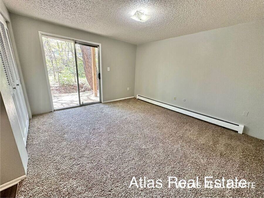 461 El Paso Blvd #J - Photo 2 of 12