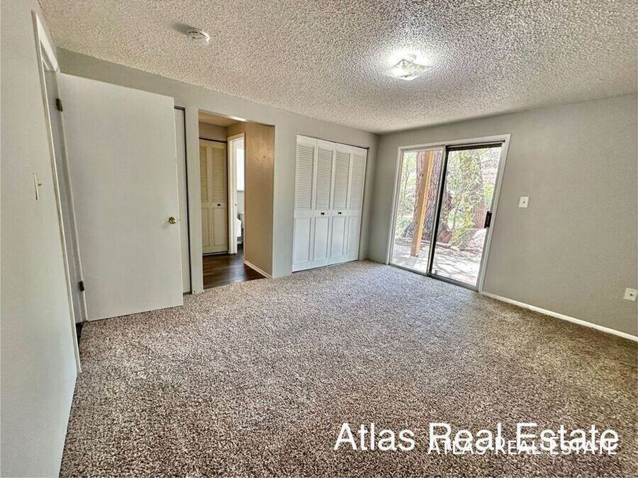 461 El Paso Blvd #J - Photo 5 of 12