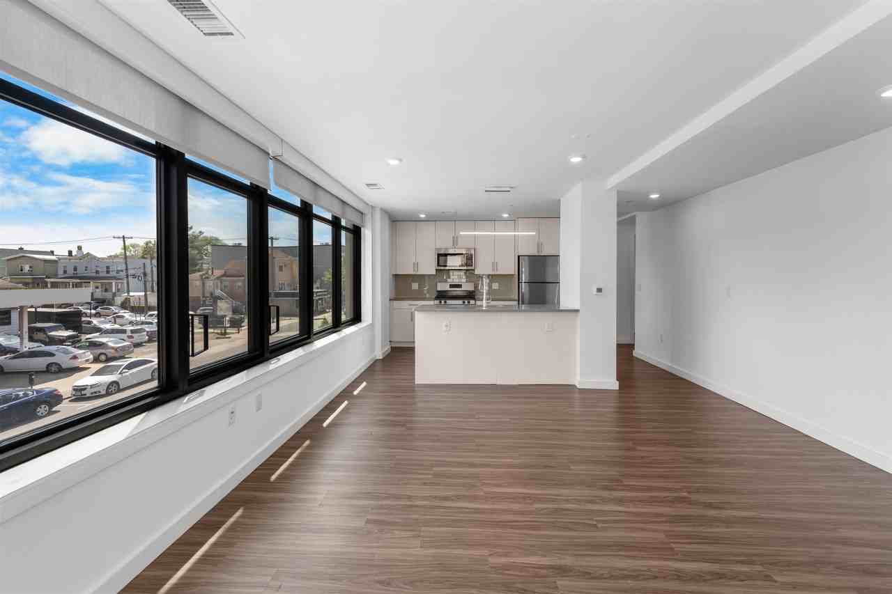 957 Broadway #201 - Photo 3 of 41
