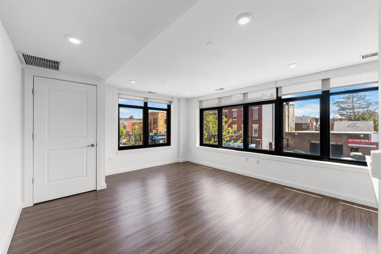 957 Broadway #201 - Photo 5 of 41