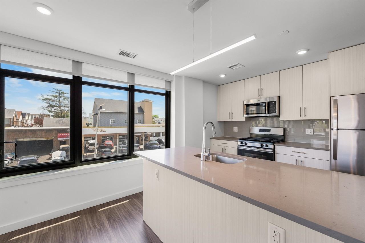 957 Broadway #201 - Photo 7 of 41
