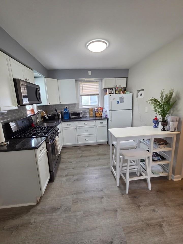 166 Carmita Ave #2 - Photo 3 of 27