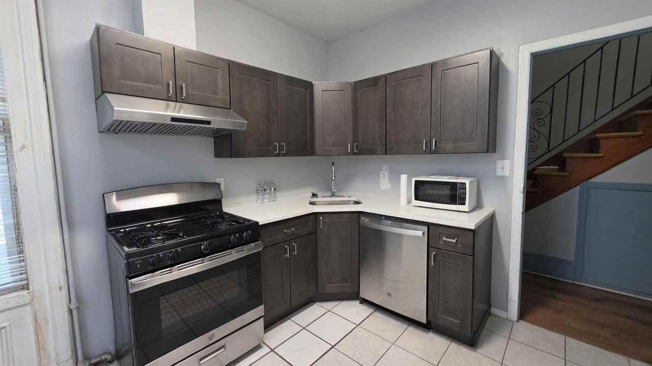 23 Sherman Pl #2 - Photo 2 of 25