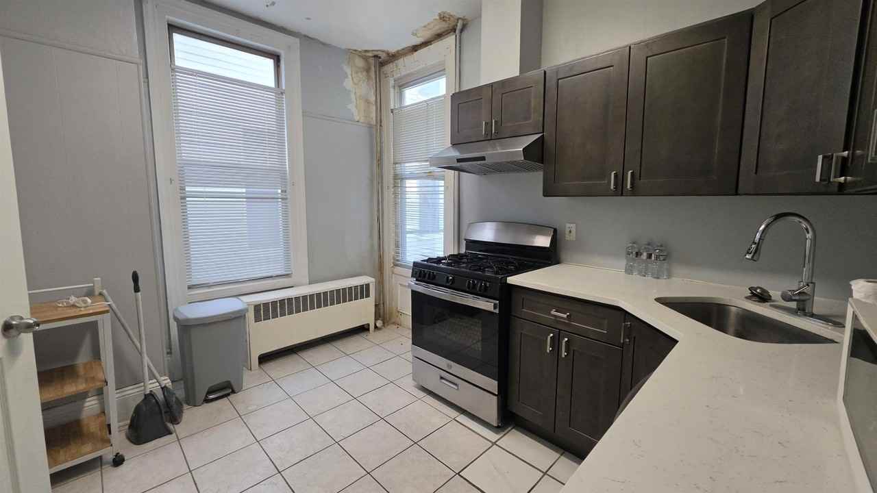 23 Sherman Pl #2 - Photo 4 of 25