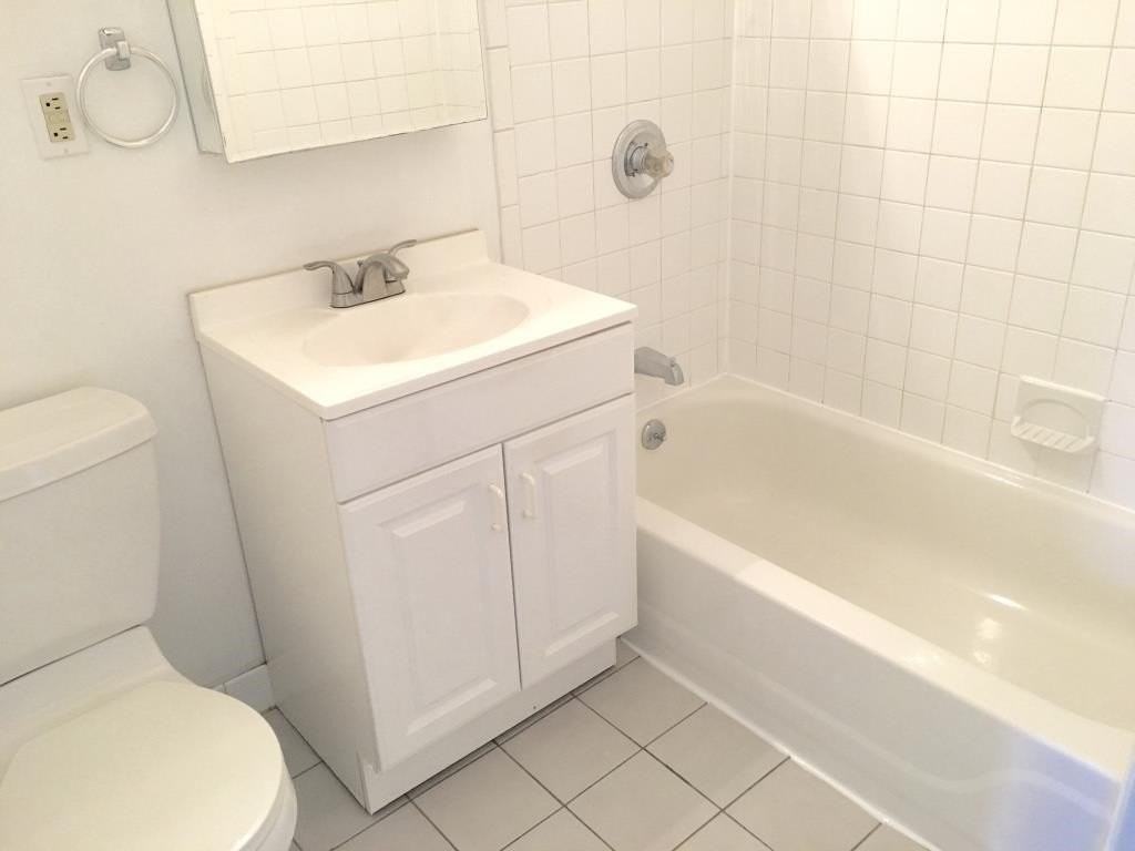 283 Monmouth St - Photo 6 of 11