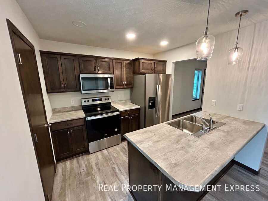 2214 S Ronsiek Ave - Photo 2 of 22