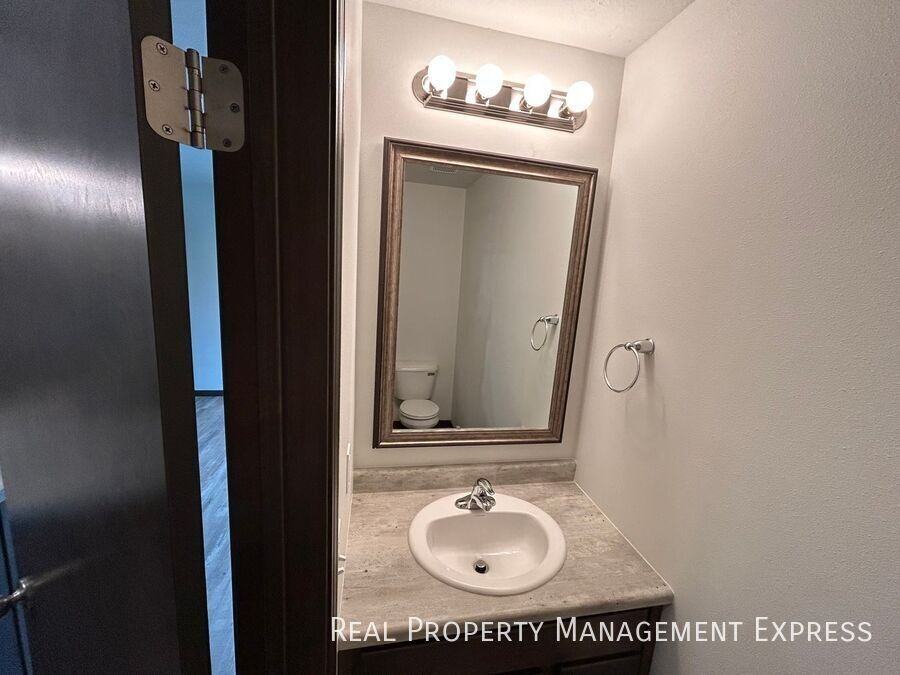 2214 S Ronsiek Ave - Photo 6 of 22