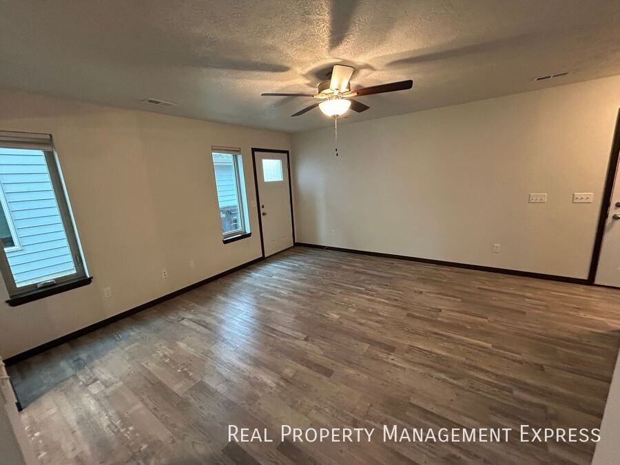 2214 S Ronsiek Ave - Photo 7 of 22