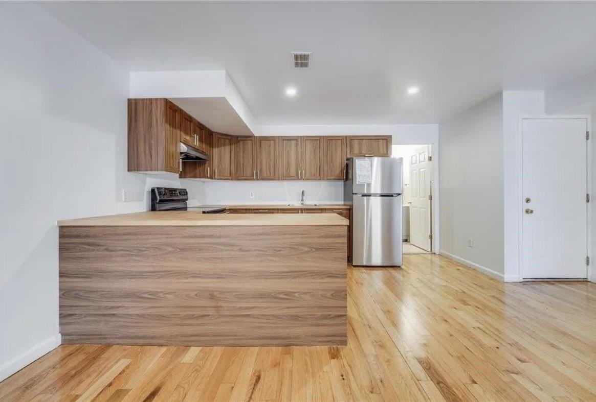 283 Winfield Ave #1 - Photo 4 of 15