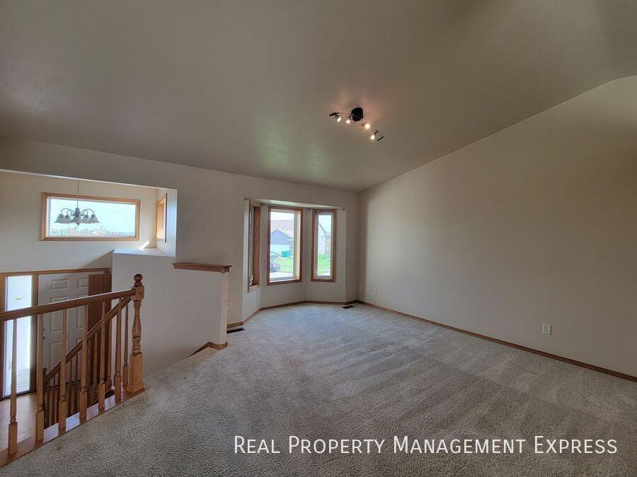 5901 S Mandy Ave - Photo 4 of 20