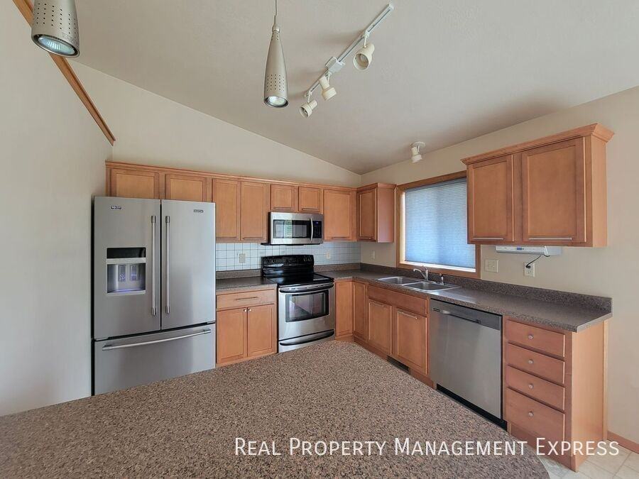 5901 S Mandy Ave - Photo 5 of 20