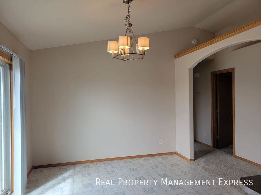 5901 S Mandy Ave - Photo 6 of 20