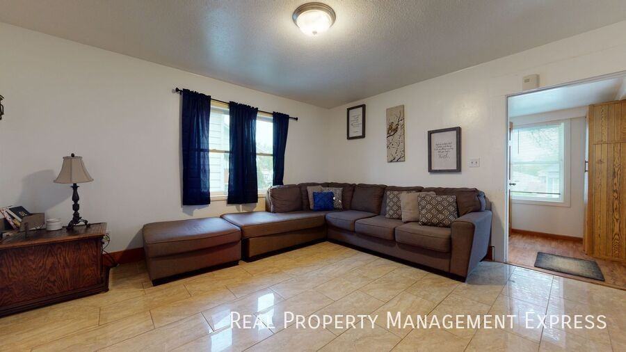 630 N Nesmith Ave - Photo 6 of 15