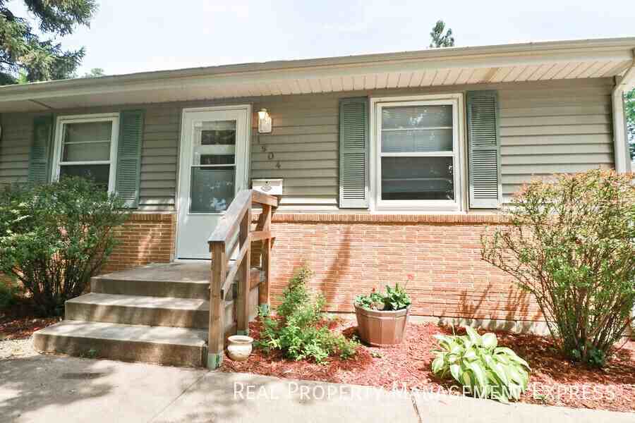 1904 S Hawthorne Ave - Photo 2 of 22
