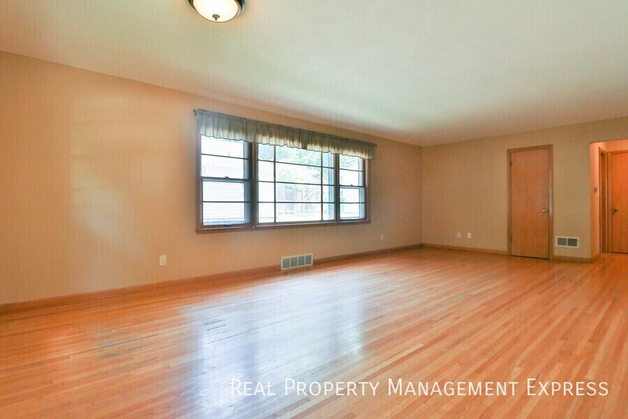 1904 S Hawthorne Ave - Photo 7 of 22