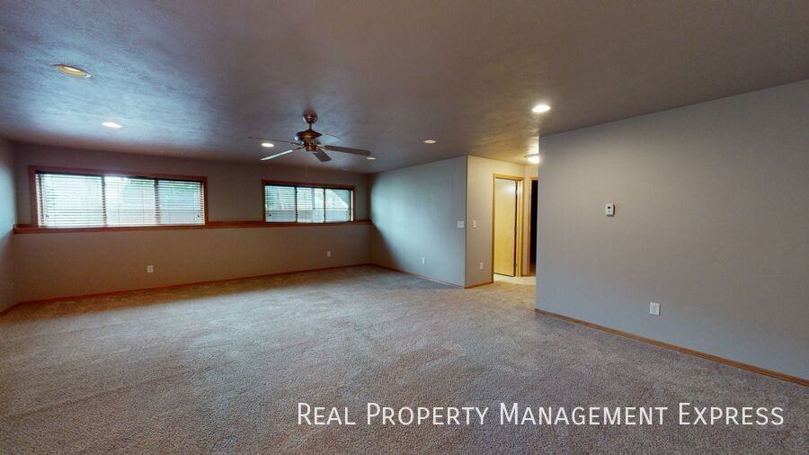 2001 S Monticello Ave - Photo 5 of 25